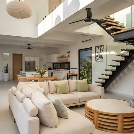 Spacious 3 Bedroom Villa - Walk To The Beach-2